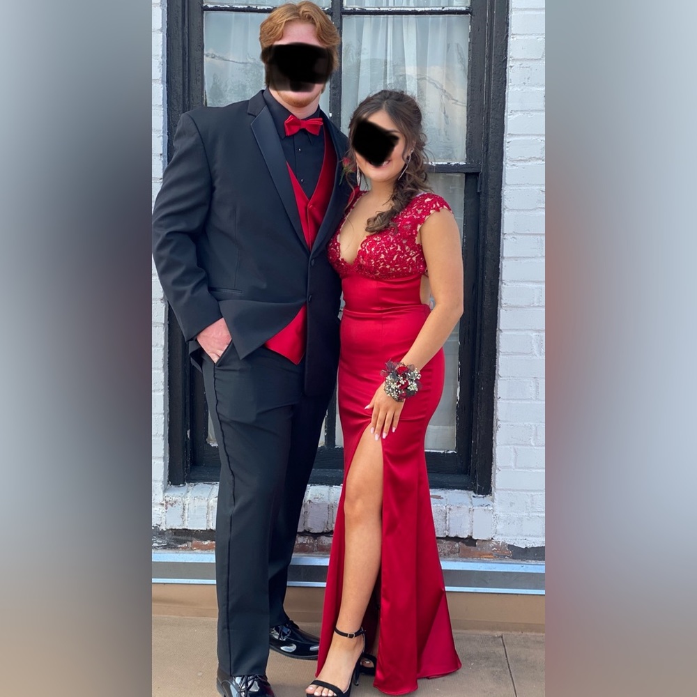 Sherry Hill Prom Dress Sz 0 in excellent condition worn for a couple hours.